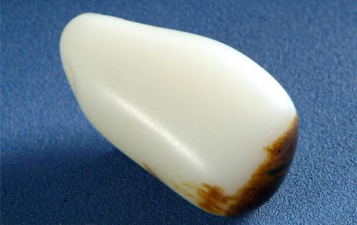 假和田玉如何辨別真假？